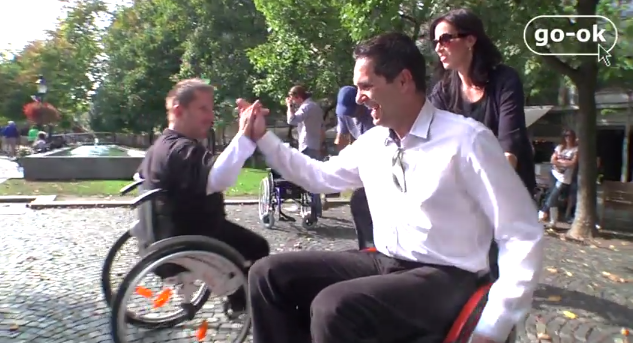 Ako známe osobnosti z TV surfovali po meste na vozíku