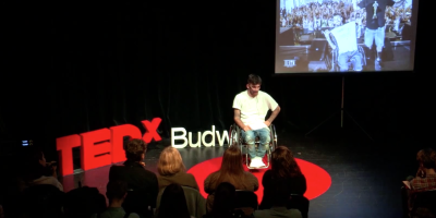 Život = párty | Bekim Aziri | TEDxBudweis
